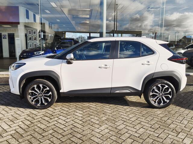 Toyota YARIS Cross 1.5 Hybrid First Edition | Sensoren v/a | Navi | Keyless Start &
