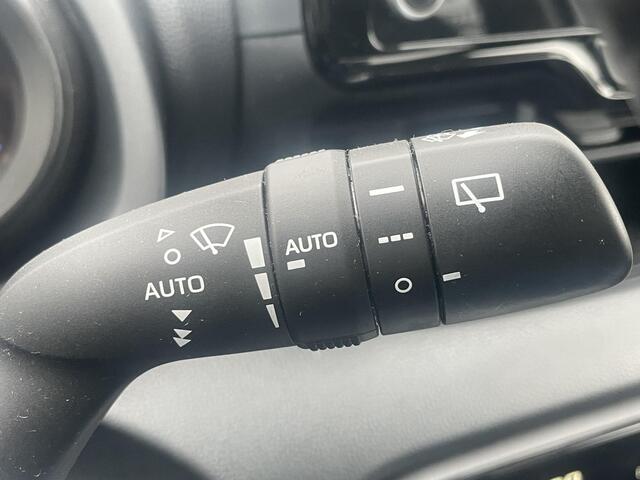 Toyota YARIS 1.5 Hybrid Dynamic Michelin Cross climate