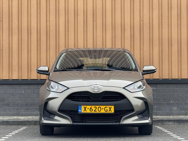 Toyota YARIS 1.5 VVT-i Active | Apple Carplay | Android Auto | Camera | Origineel Nederlands | Adaptieve Cruise Control | Lane Assist | DAB+ | Grootlichtassistent | Isofix | Airconditioning |