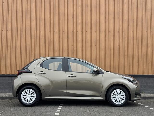 Toyota YARIS 1.5 VVT-i Active | Apple Carplay | Android Auto | Camera | Origineel Nederlands | Adaptieve Cruise Control | Lane Assist | DAB+ | Grootlichtassistent | Isofix | Airconditioning |