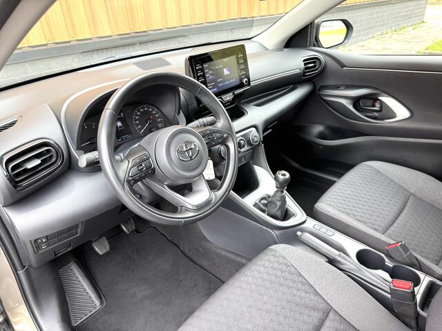 Toyota YARIS 1.5 VVT-i Active | Apple Carplay | Android Auto | Camera | Origineel Nederlands | Adaptieve Cruise Control | Lane Assist | DAB+ | Grootlichtassistent | Isofix | Airconditioning |