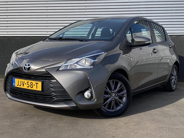 Toyota YARIS 1.5 VVT-i Energy Stoelverwarming, stoere matte grijze velgen, achteruitrij camera, cruise control, automaat!