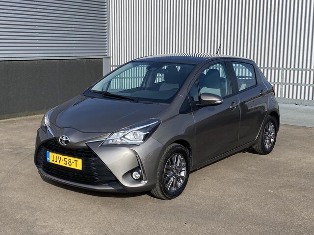 Toyota YARIS 1.5 VVT-i Energy Stoelverwarming, stoere matte grijze velgen, achteruitrij camera, cruise control, automaat!