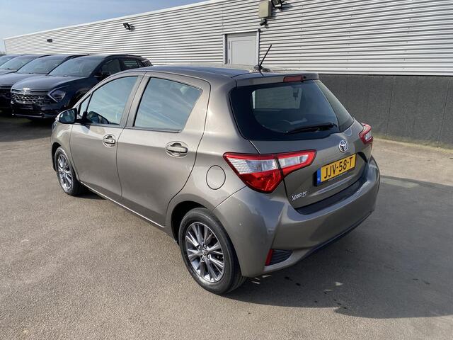 Toyota YARIS 1.5 VVT-i Energy Stoelverwarming, stoere matte grijze velgen, achteruitrij camera, cruise control, automaat!