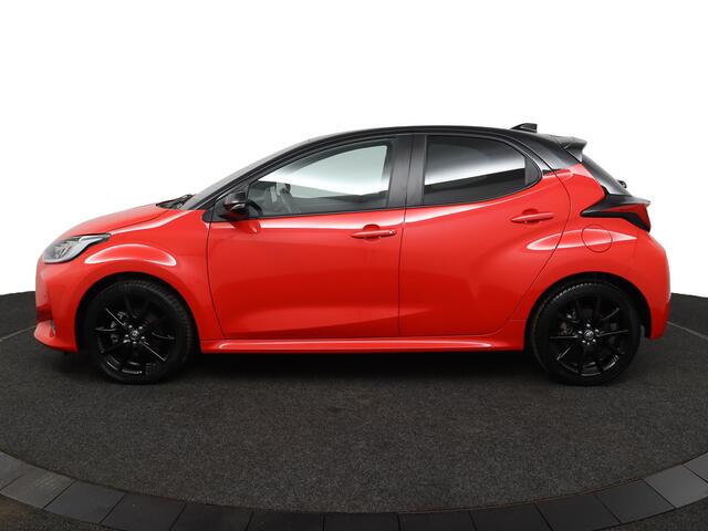 Toyota YARIS 1.5 Hybrid Executive | Parkeersensoren | Head-up display | Half lederen bekleding | Stoelverwarming | Stuurverwarming | All seasons |