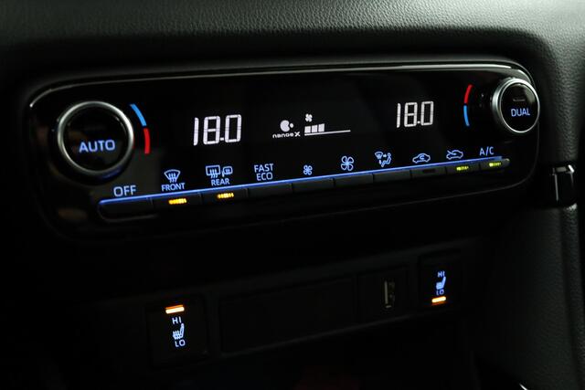 Toyota YARIS 1.5 Hybrid Executive | Parkeersensoren | Head-up display | Half lederen bekleding | Stoelverwarming | Stuurverwarming | All seasons |