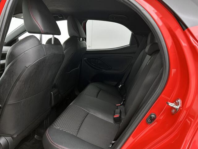 Toyota YARIS 1.5 Hybrid Launch Edition | Head-up display | Stoelverwarming |