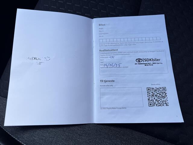 Toyota YARIS Cross 1.5 Hybrid 115 Dynamic Automaat / Fabrieksgarantie tot 10 jaar mogelijk* / Stuur- en stoelverwarming / Navigatie / Apple Carplay Android / 17" LM wielen /