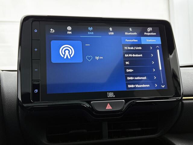 Toyota YARIS Cross 1.5 Hybrid Adventure | Panoramadak | Stoelverwarming | Dealeronderhouden | Head up Display | Blindspot |