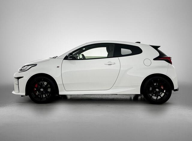 Toyota YARIS 1.6 GR Performance 261 PK | cruise control adaptief | lichtmetalen velgen 18" | microvezel bekleding |