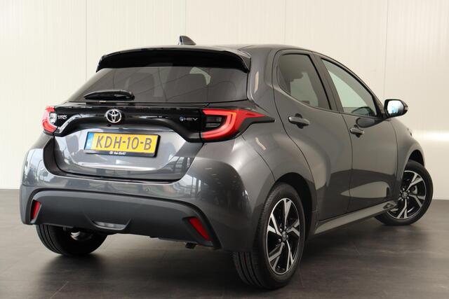Toyota YARIS 1.5 Hybrid 115 First Edition Limited Parkeersensoren, Stoelverwarming, Apple Carplay / Android Auto.