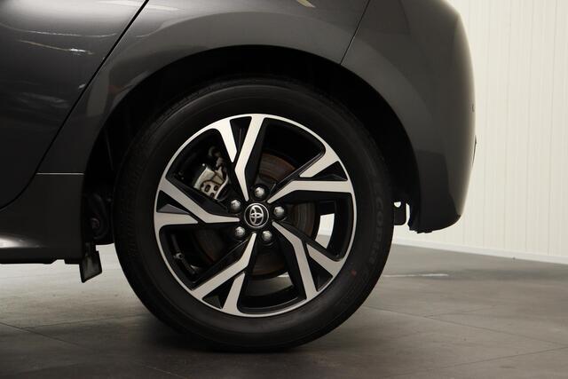 Toyota YARIS 1.5 Hybrid 115 First Edition Limited Parkeersensoren, Stoelverwarming, Apple Carplay / Android Auto.