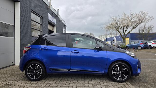 Toyota YARIS 1.5 VVT-i Bi-Tone | CRUISE CONTROL | CAMERA | DEALER ONDERHOUDEN