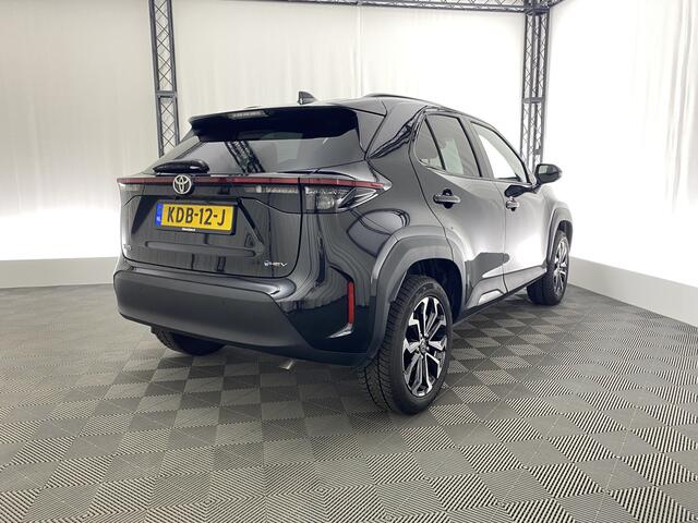 Toyota YARIS Cross 1.5 Hybrid 115 First Edition | Apple carplay | Stuur- / stoel- / voorruit verwarm | Camera | LED | Cruise ad.