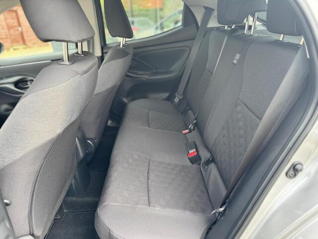 Toyota YARIS 1.5 Hybrid 115 Business Plus