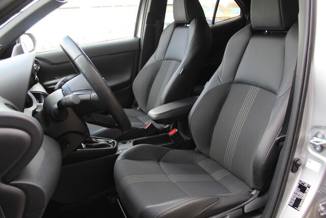 Toyota YARIS Cross 1.5 Hybrid Adventure Bi-Tone | Rijklaar | Blind Spot | JBL | Head Up | Keyless | LED | PDC | Half-leder | Apple/Android | Navi | NL-auto | Elek. achterklep