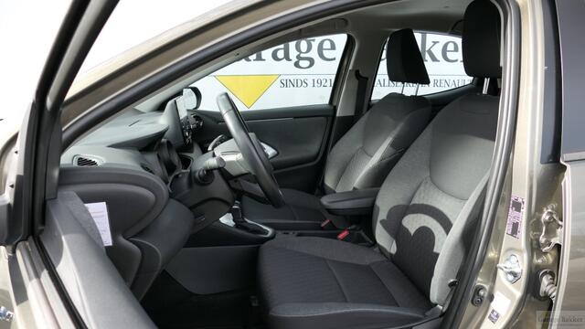 Toyota YARIS 1.5 Full Hybrid HEV Dynamic