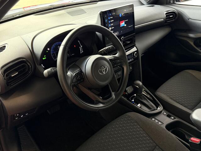 Toyota YARIS Cross 1.5 HYBRID DYNAMIC STOEL/STUUR VERW. 17''LMV KEYLESS CAMERA LED ZWARTE HEMEL ? Top Auto's Wijchen , Al 30 Jaar verkoop van Toyota , Type's Launch / Executive / Dynamic / First Edition / Business / Zowel Phev / Hev / Benzine / met fabrieksgarantie ?