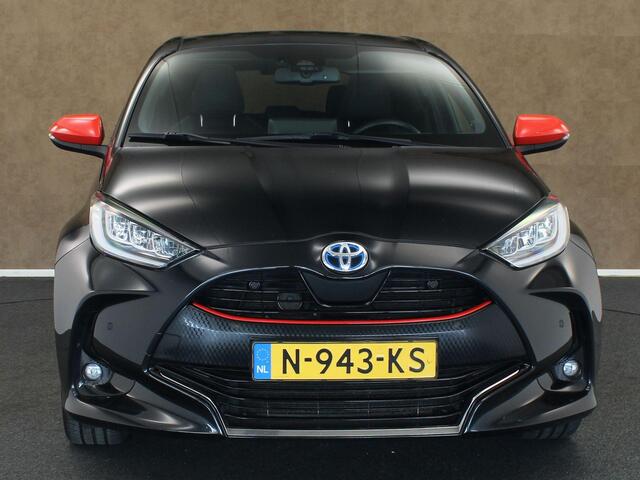 Toyota YARIS 1.5 Hybrid Executive - ORIGINEEL NEDERLANDSE AUTO - PANORAMADAK - HEAD-UP DISPLAY - PARKEERSENSOREN VOOR EN ACHTER - ACHTERUITRIJ CAMERA - STUUR EN STOEL VERWARMING - DRAADLOZE TELEFOONLADER - ADAPTIVE CRUISE CONTROL