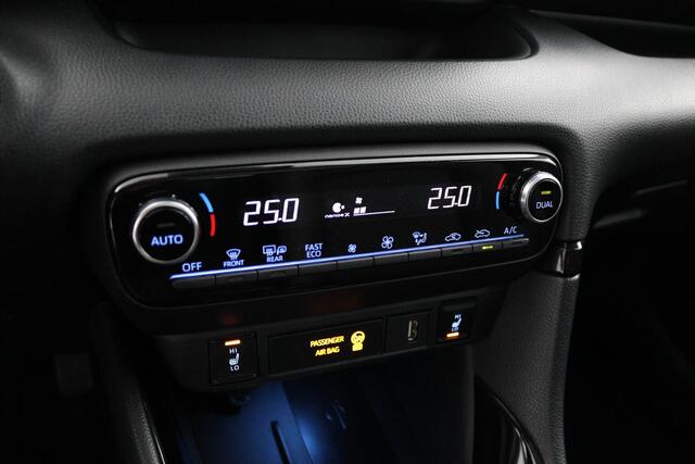 Toyota YARIS 1.5 Hybrid Executive | Premium pack | Panoramadak | Leder-stof bekleding | Stuur en stoelverwarming |