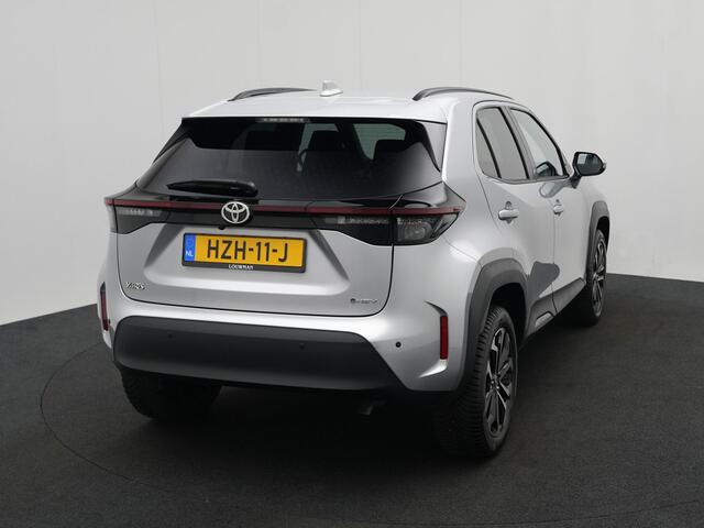 Toyota YARIS Cross 1.5 Hybrid 130 Dynamic | Stuur- en stoelverwarming | Parkeersensoren v+a | Navigatie gaat naar Leseman foto's
