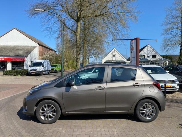 Toyota YARIS 1.3 VVT-I 4-CILINDER 5-DEURS / NAVI / CAMERA / AIRCO-ECC / LED / CRUISE CTR. / 15'' LM-VELGEN
