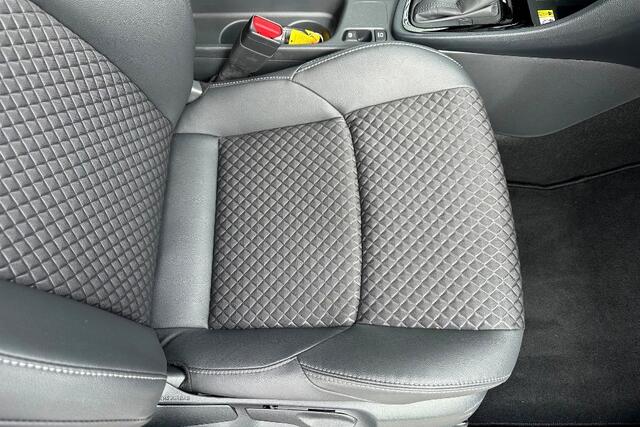 Toyota YARIS 1.5 Hybrid Executive Bi-Tone JBL / HUD