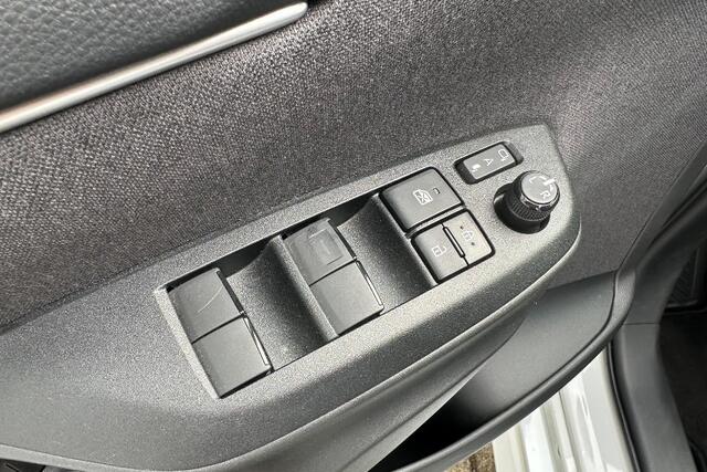 Toyota YARIS 1.5 Hybrid Executive Bi-Tone JBL / HUD