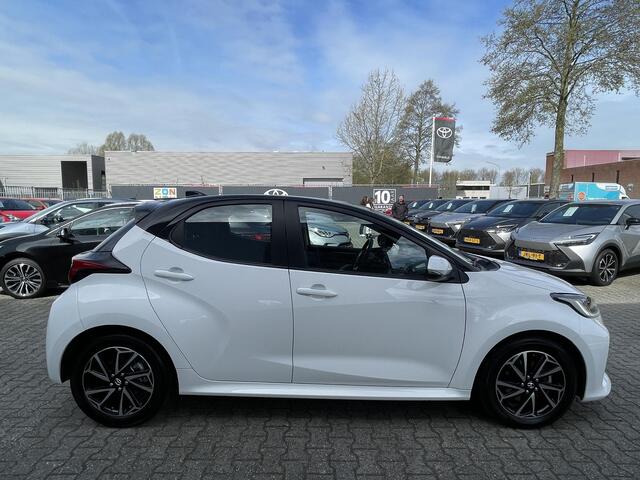 Toyota YARIS 1.5 Hybrid Dynamic Black top