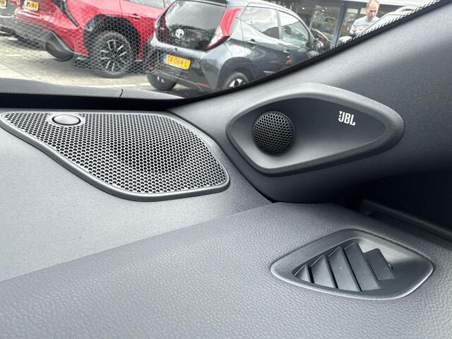 Toyota YARIS 1.5 Hybrid 130 GR SPORT PLUS PACK | 06-10141018 Voor meer informatie