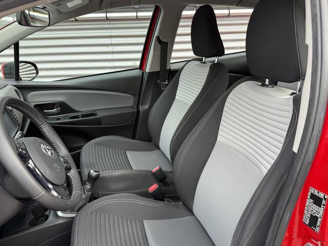 Toyota YARIS 1.0 VVT-i Active met slechts 27.105km!!! | Bluetooth | Clima | Camera | Radio | Elekt. Ramen | Rijstrooksensor | RIJKLAARPRIJS INCL 12 MAANDEN GARANTIE EN BEURT