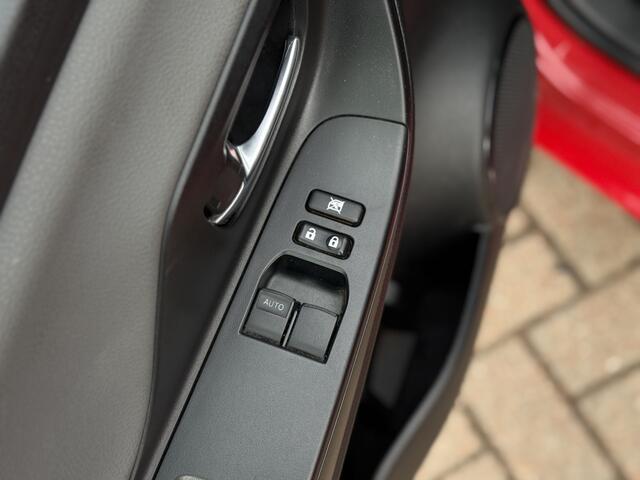 Toyota YARIS 1.0 VVT-i Active met slechts 27.105km!!! | Bluetooth | Clima | Camera | Radio | Elekt. Ramen | Rijstrooksensor | RIJKLAARPRIJS INCL 12 MAANDEN GARANTIE EN BEURT