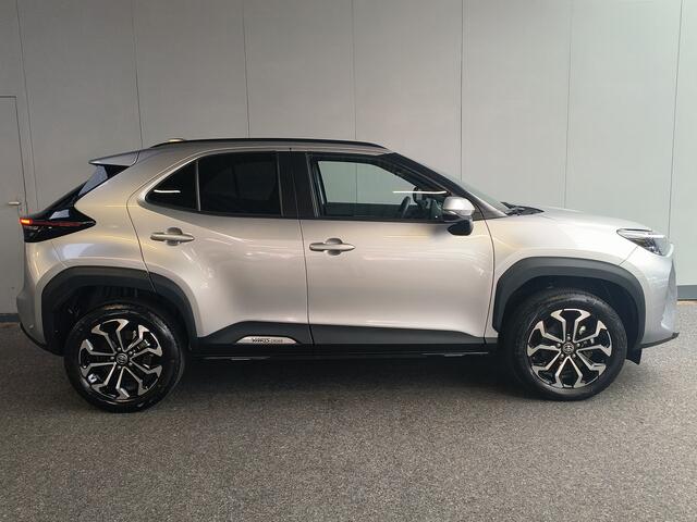 Toyota YARIS Cross 1.5 Hybrid 115 Comfort Dynamic uit 2025 Rijklaar + Fabrieksgarantie Henk Jongen Auto's in Helmond, al 50 jaar service zoals 't hoort!