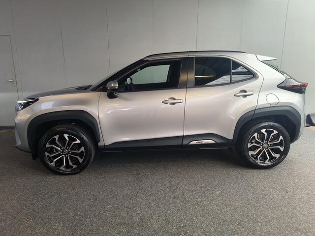 Toyota YARIS Cross 1.5 Hybrid 115 Comfort Dynamic uit 2025 Rijklaar + Fabrieksgarantie Henk Jongen Auto's in Helmond, al 50 jaar service zoals 't hoort!