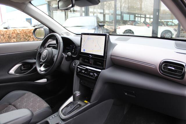 Toyota YARIS Cross 1.5 Hybrid 130 Executive 2e Paasdag open van 10:00 - 15:00 | Rijklaar | Camera's | JBL | PDC | Blind Spot | Apple/Android | Camera | El. achterklep | Stoel/Stuur-verwarming | All season