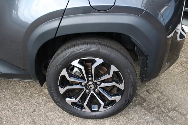 Toyota YARIS 1.5 HYBRID 115 First Edition, Trekhaak, Stoel/stuur verw, Camera , DAB