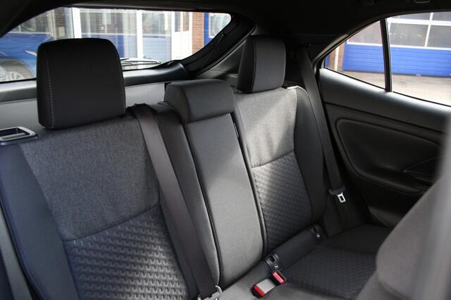 Toyota YARIS 1.5 HYBRID 115 First Edition, Trekhaak, Stoel/stuur verw, Camera , DAB