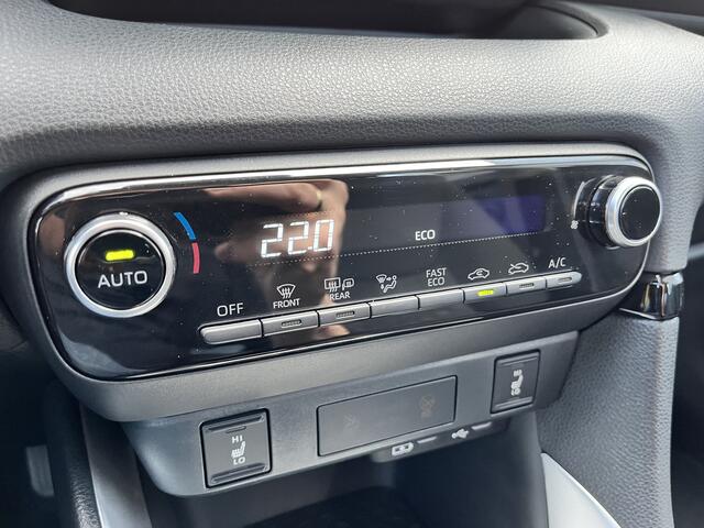 Toyota YARIS 1.5 Hybrid 115 Active Limited Parkeersensoren Stoel Stuur verwarming Carplay