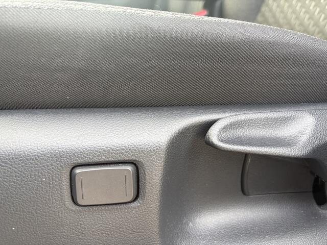 Toyota YARIS Cross 1.5 Hybrid 115 Dynamic Limited Parkeersensoren Stoel verwarming 4Season Carplay Keyless