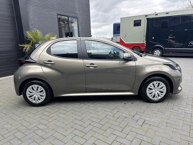 Toyota YARIS 1.5 VVT-i Comfort 125PK Achteruitrijcamera, Airco NL-AUTO!