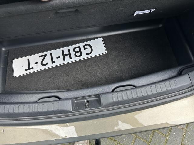 Toyota YARIS 1.5 VVT-i Comfort 125PK Achteruitrijcamera, Airco NL-AUTO!