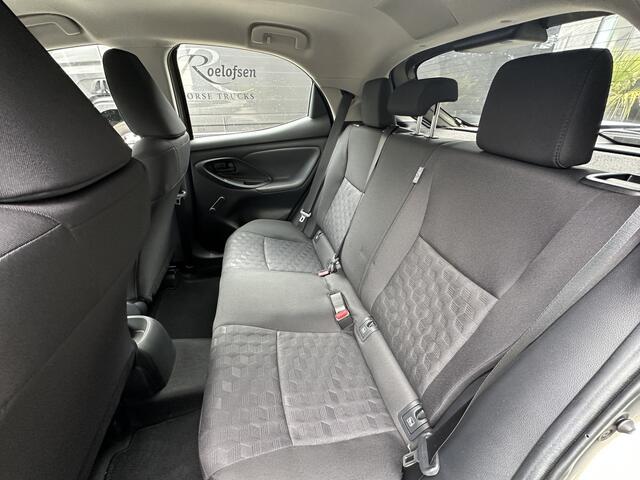 Toyota YARIS 1.5 VVT-i Comfort 125PK Achteruitrijcamera, Airco NL-AUTO!