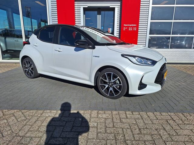 Toyota YARIS 1.5 Hybrid Style Bi-Tone Limited