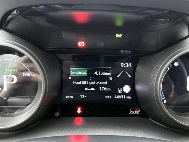 Toyota YARIS 1.5 Hybrid GR Sport | 1e Eigenaar | Dealer Onderhouden | Stoelverwarming | Sportstoelen | 18 inch LM Velgen | Onderweg-naar-dealer