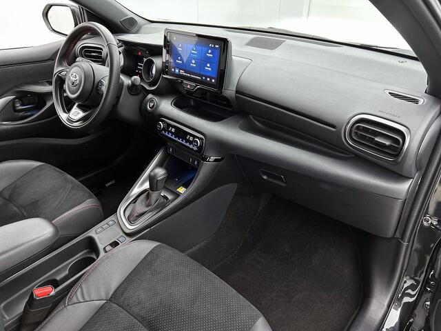 Toyota YARIS 1.5 Hybrid GR Sport | 1e Eigenaar | Dealer Onderhouden | Stoelverwarming | Sportstoelen | 18 inch LM Velgen | Onderweg-naar-dealer