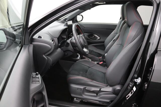 Toyota YARIS Cross 1.5 Hybrid 130 GR SPORT | GR Sport Plus Pack | All season banden | Afneembare Trekhaak | Origineel NL |