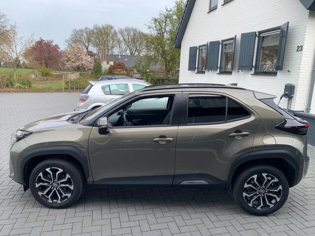 Toyota YARIS 1.5 Hybrid 115 First Edition, stoel en stuurverwarming, adaptive cruise, airco, all-in prijs incl afleverbeurt en apk tot 2029!