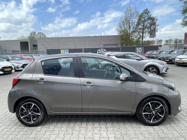 Toyota YARIS 1.5 Hybrid Dynamic Navigatie All seasonbanden