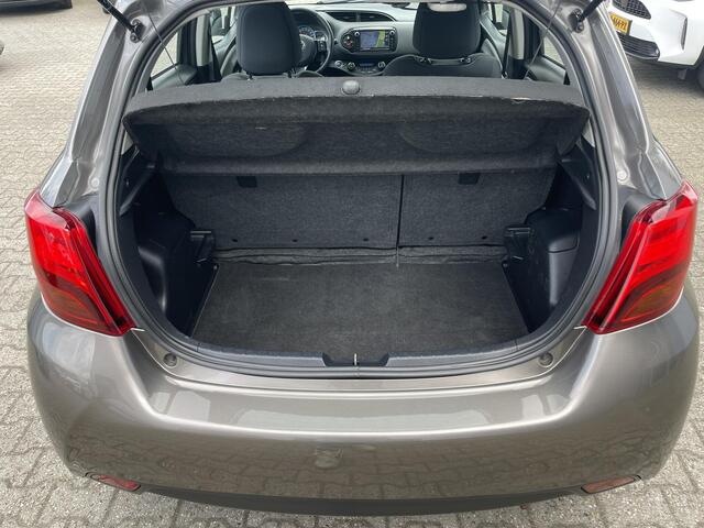 Toyota YARIS 1.5 Hybrid Dynamic Navigatie All seasonbanden
