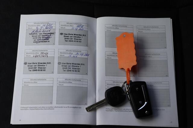 Toyota YARIS 1.5 Hybrid Dynamic Bi-Tone Limited